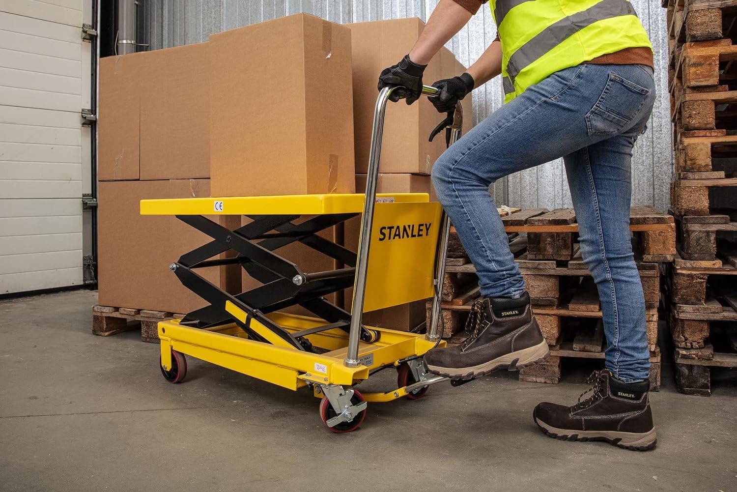 Stanley Hydraulic Scissor Lift Table 800Kg With 1.5m Lift Height SWXTI-CTABL-XX800