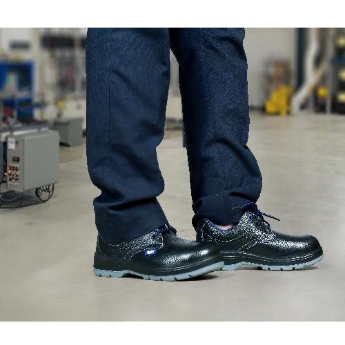 Hi tech top safety shoes